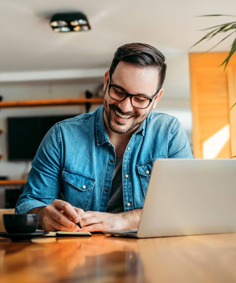 Du bist verpflichtet, genügend Mitarbeiter als Ersthelfer und Brandschutzhelfer auszubilden. Wir unterstützen dich professionell dabei